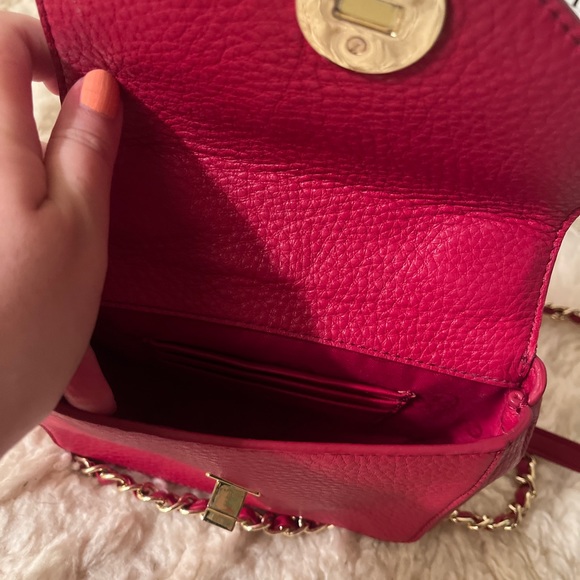 Tory Burch shoulder bag . Used a few times from smoke free and per free house . - Picture 3 of 3